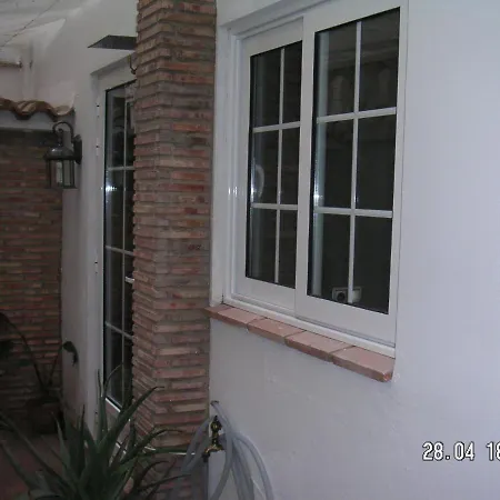 Individual Tranquila En Valencia, Con Amplia Terraza Para Mascota *