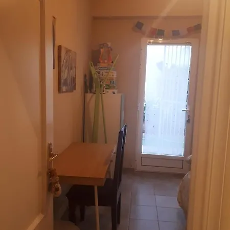 Individual Tranquila En Valencia, Con Amplia Terraza Para Mascota *